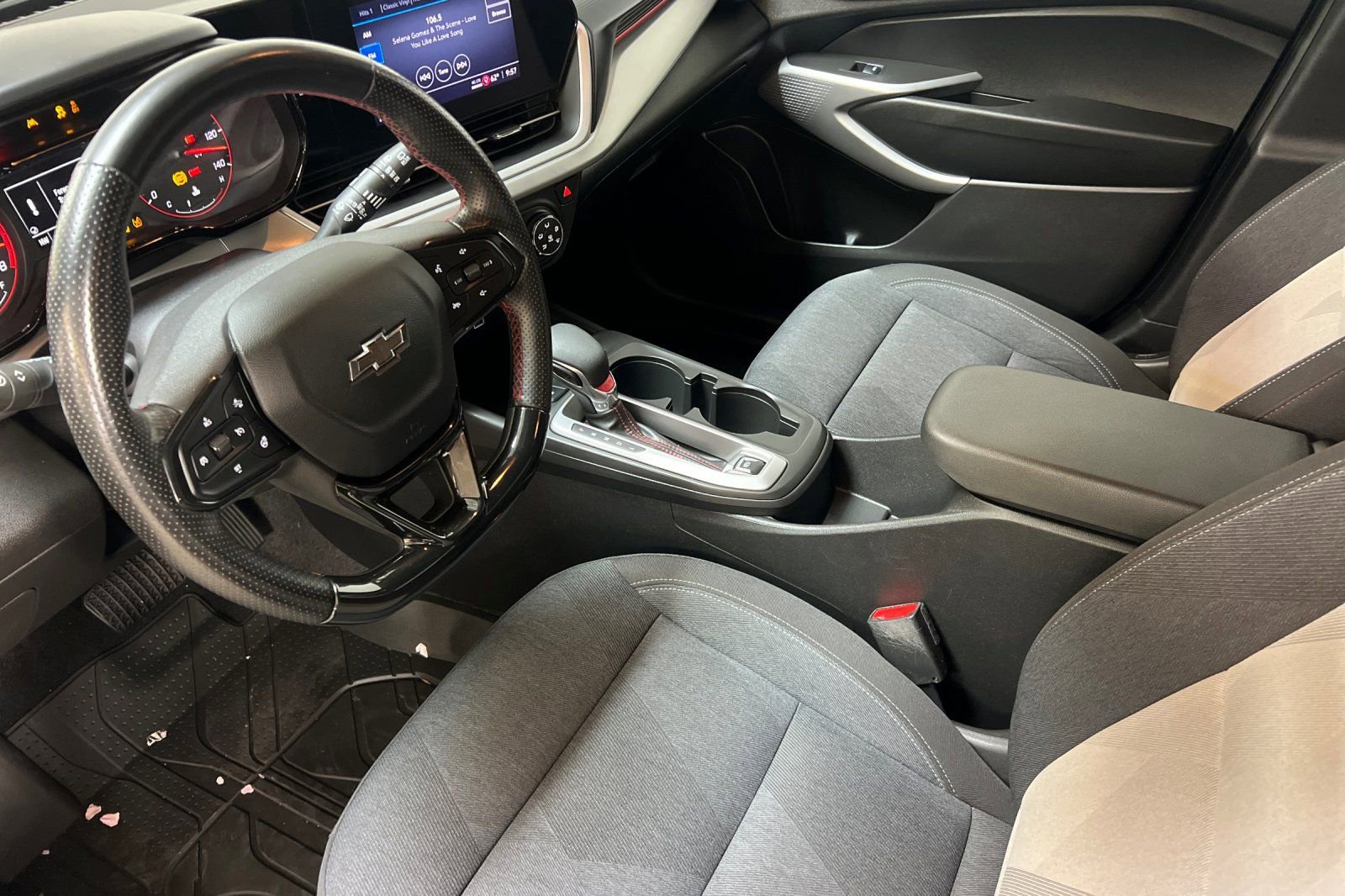 Used 2024 Chevrolet Trax RS image 10