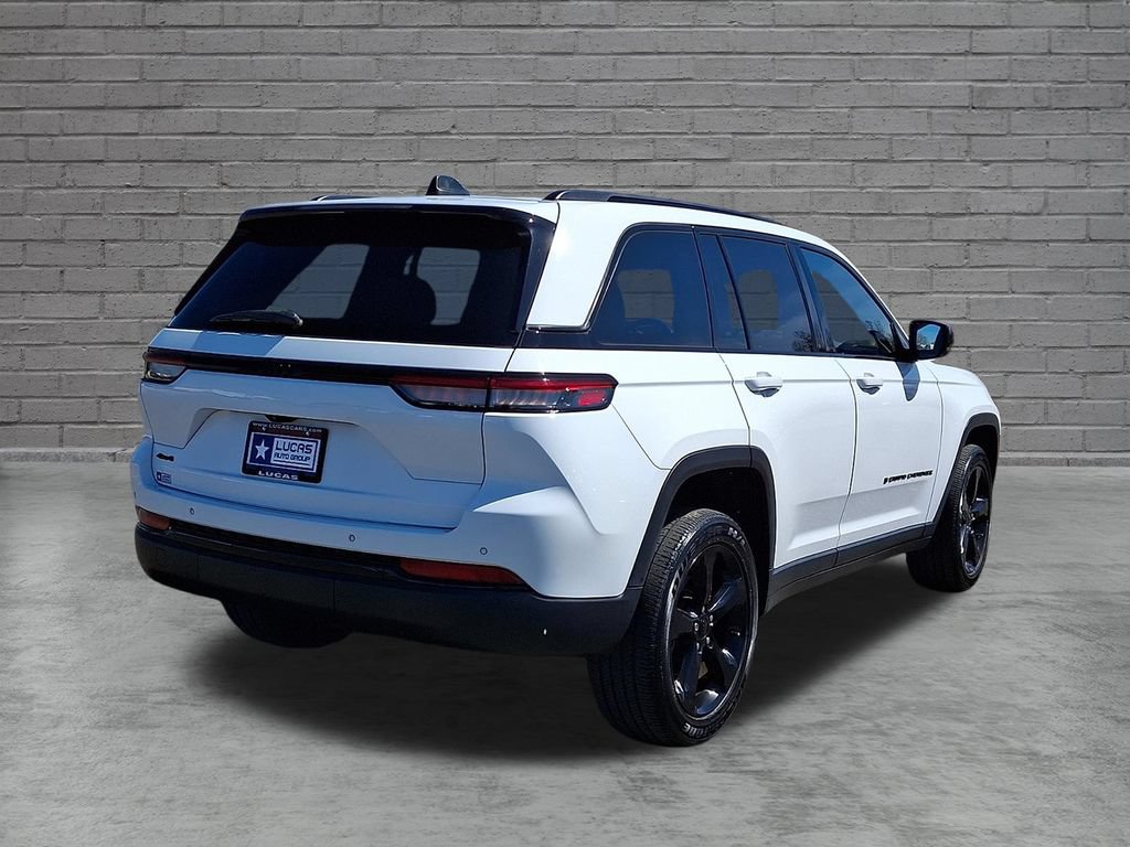 Used 2023 Jeep Grand Cherokee Altitude AWD/4WD image 11