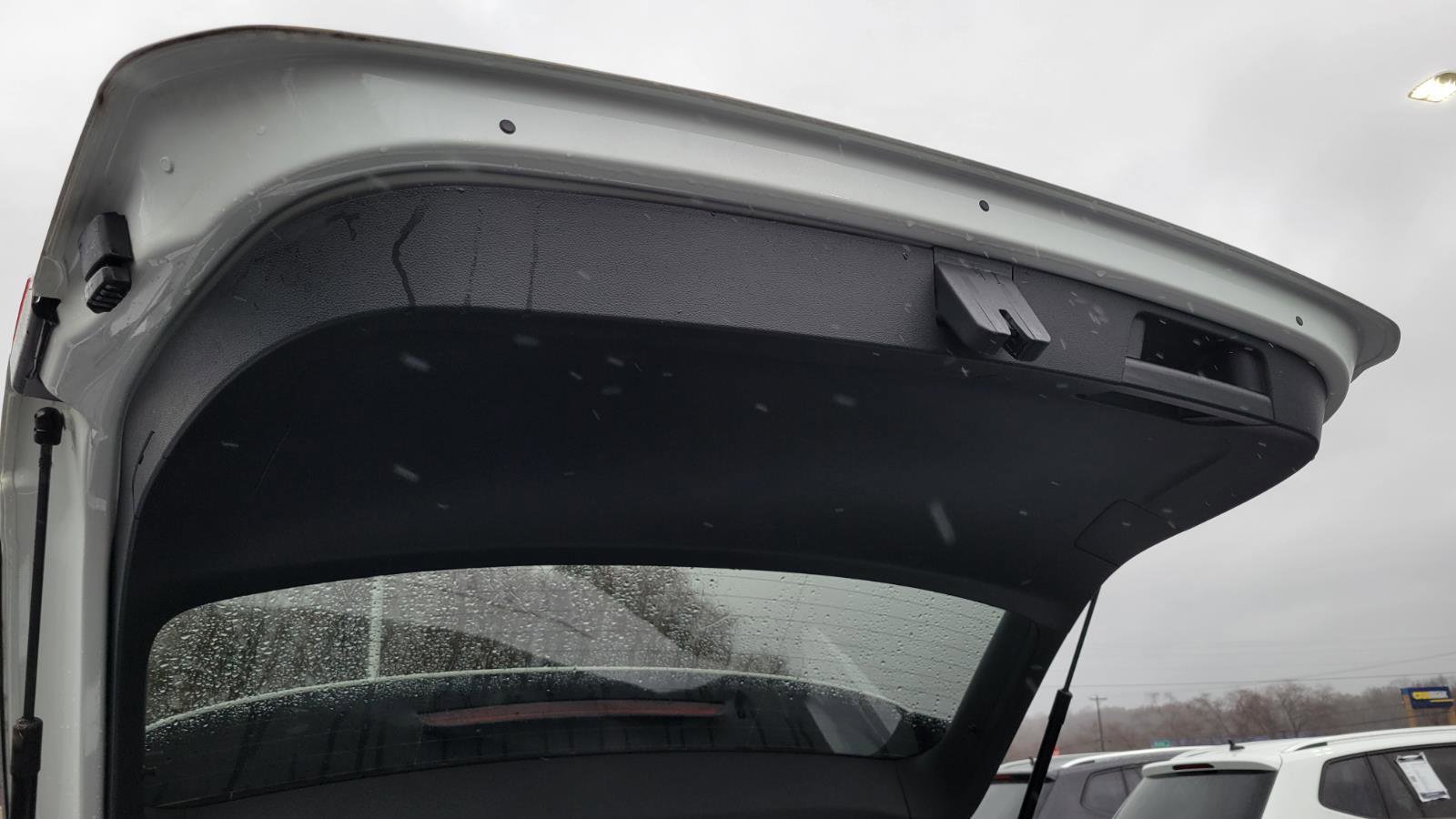 Used 2022 Volkswagen Taos SE w/ Panoramic Sunroof Package image 46