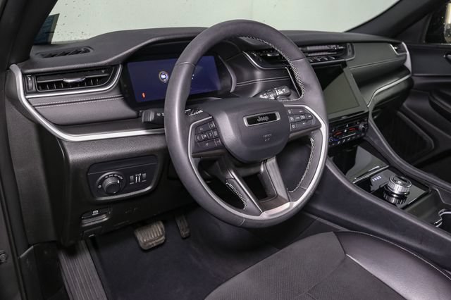 Used 2023 Jeep Grand Cherokee Altitude AWD/4WD image 21