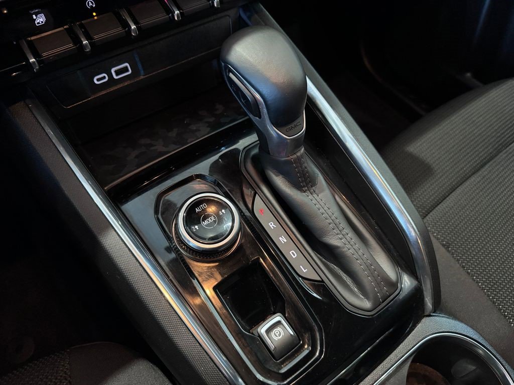 Certified 2025 GMC Canyon Elevation image 18