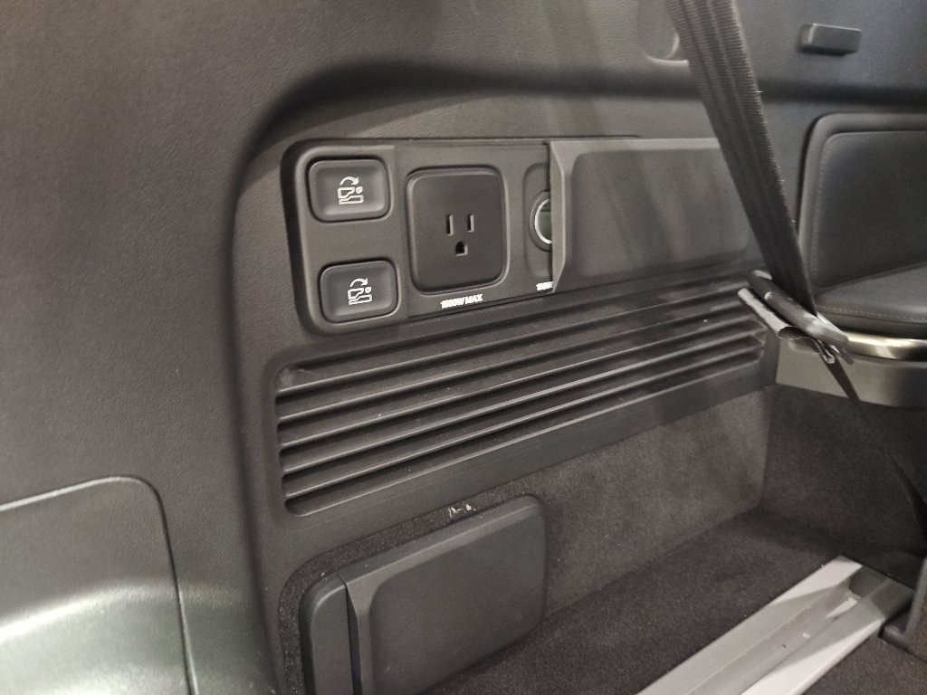 Used 2023 Rivian R1S Adventure AWD/4WD image 24