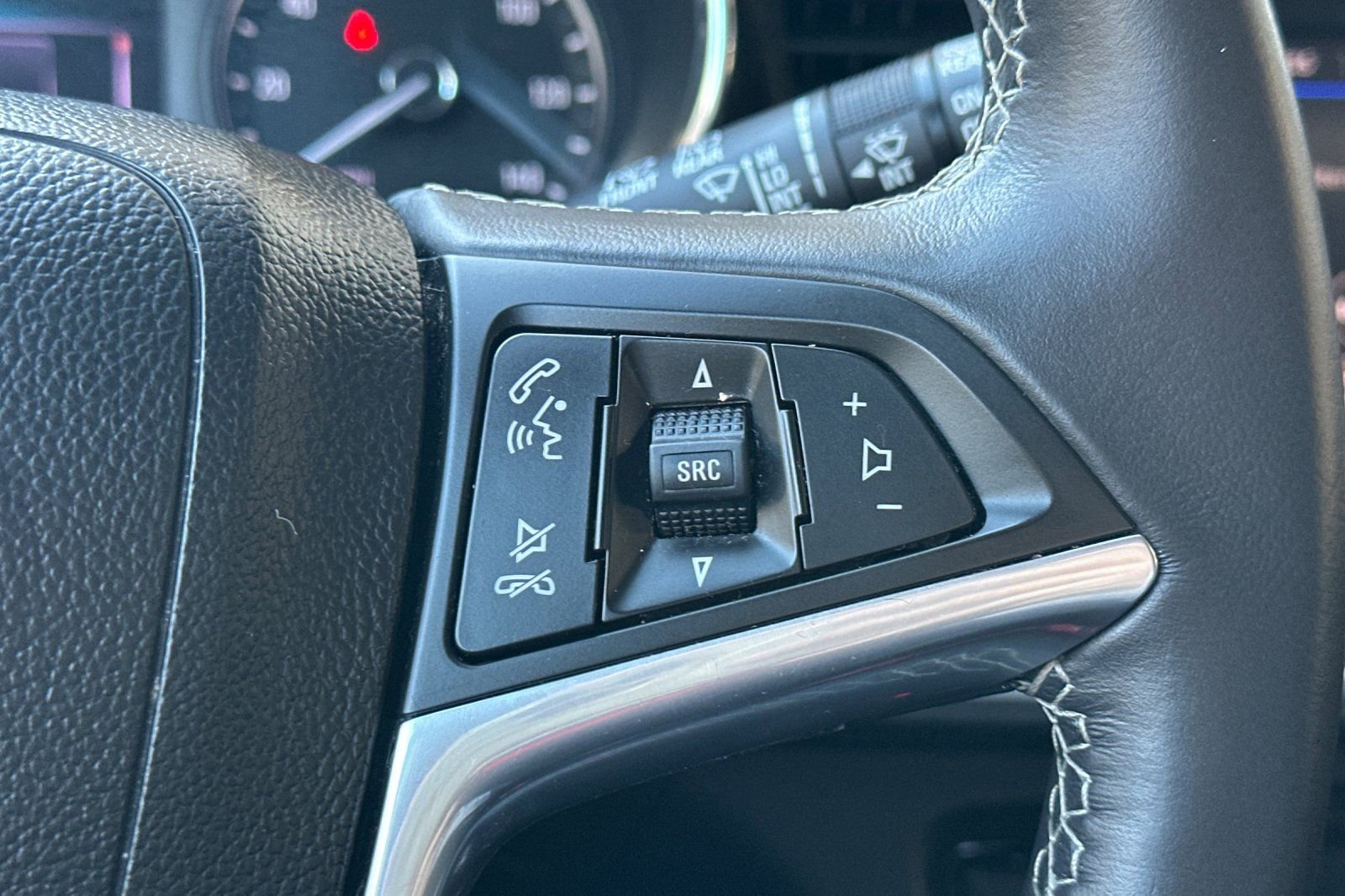 Certified 2022 Buick Encore Preferred w/ Safety Package image 32