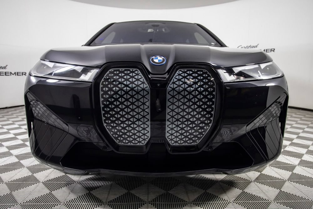 Used 2024 BMW iX xDrive50 w/ Sport Package AWD/4WD image 3