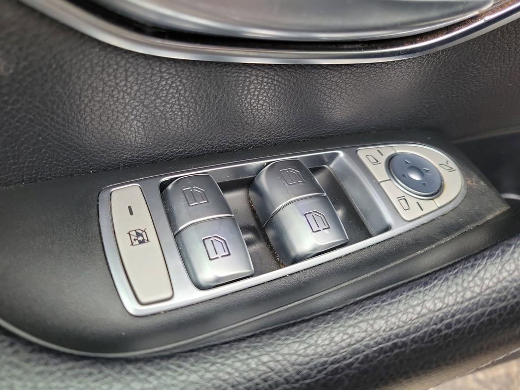 Used 2018 Mercedes-Benz E 400 4MATIC Sedan image 15