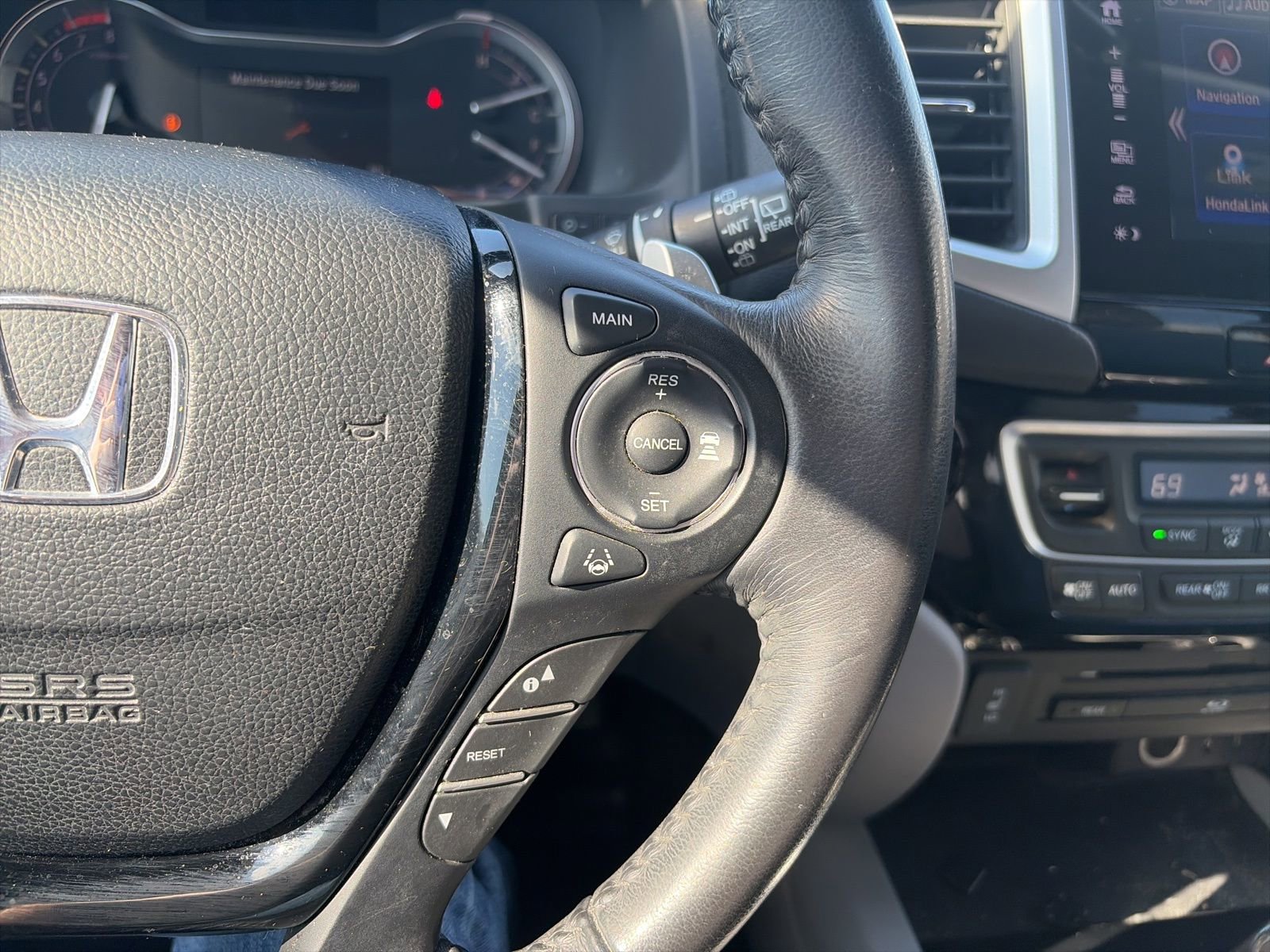 Used 2018 Honda Pilot Touring image 15