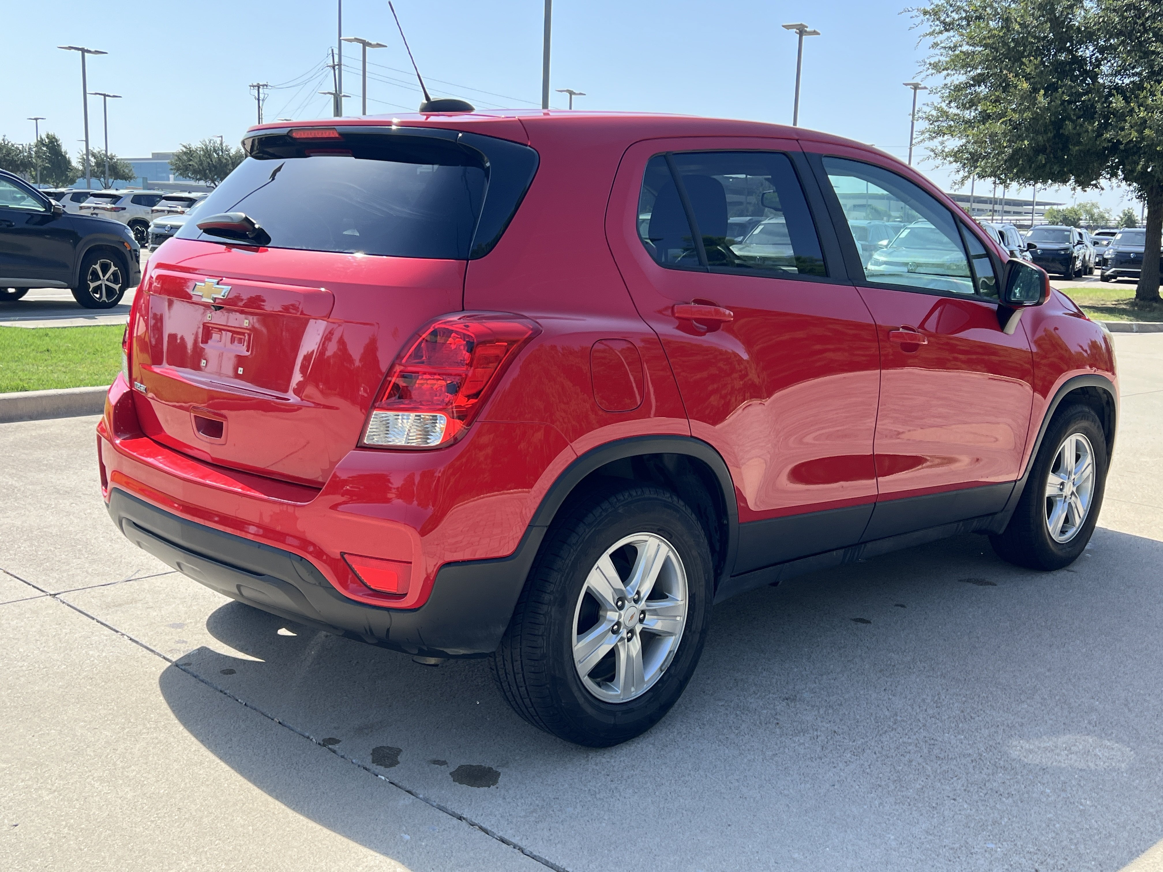 Used 2020 Chevrolet Trax LS w/ Tint and Cruise Package FWD image 9