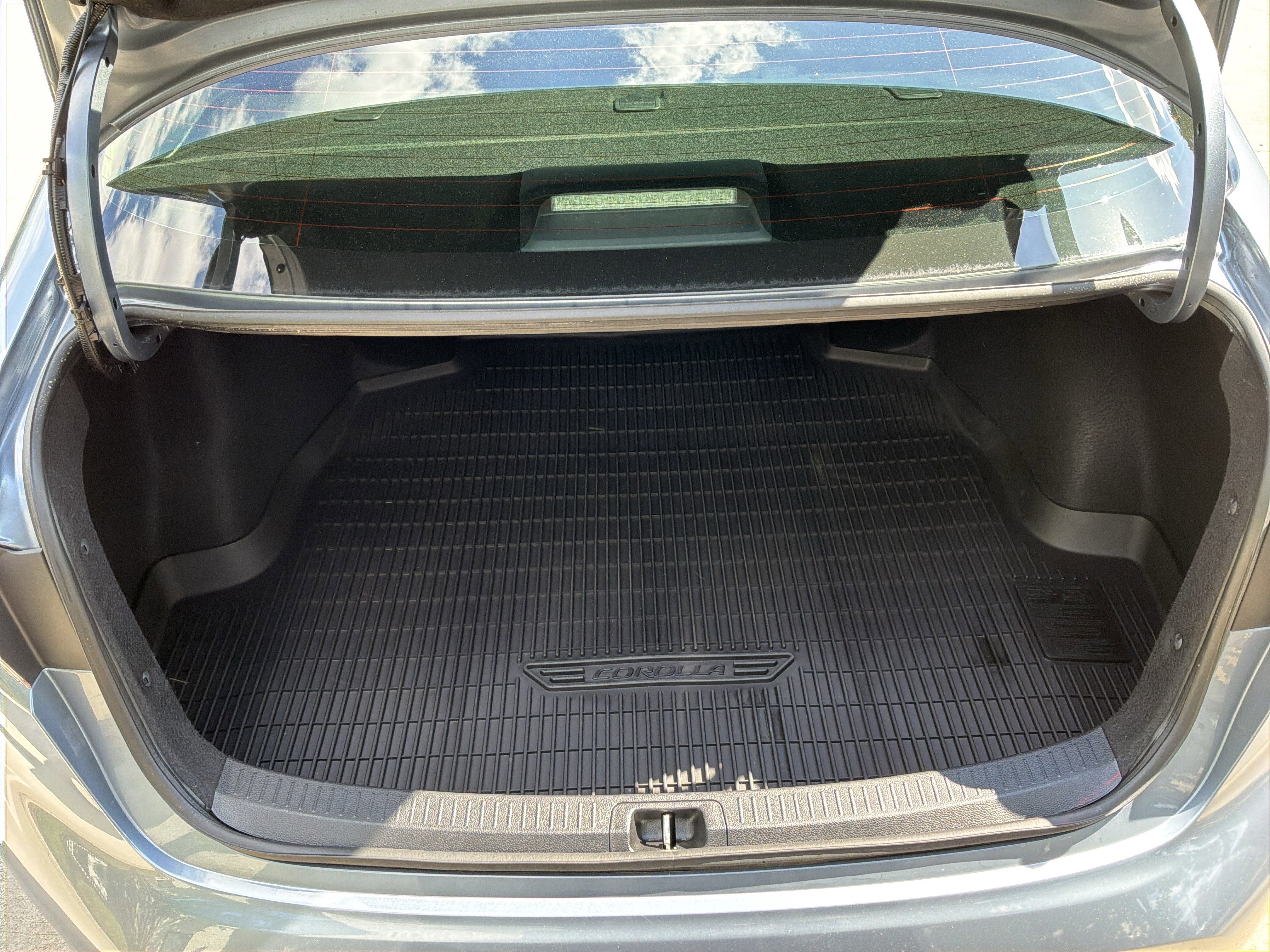 Used 2023 Toyota Corolla LE FWD image 31