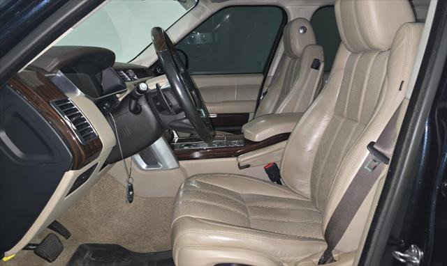 Used 2017 Land Rover Range Rover HSE image 12