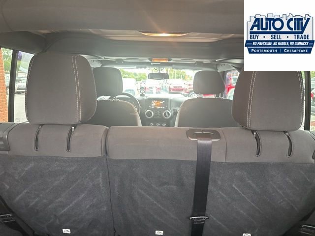 Used 2016 Jeep Wrangler Unlimited Sahara w/ Dual Top Group AWD/4WD image 9
