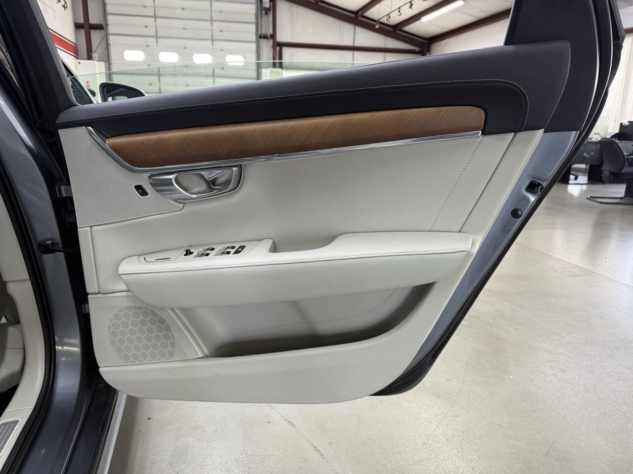 Used 2020 Volvo S90 T6 Inscription image 15