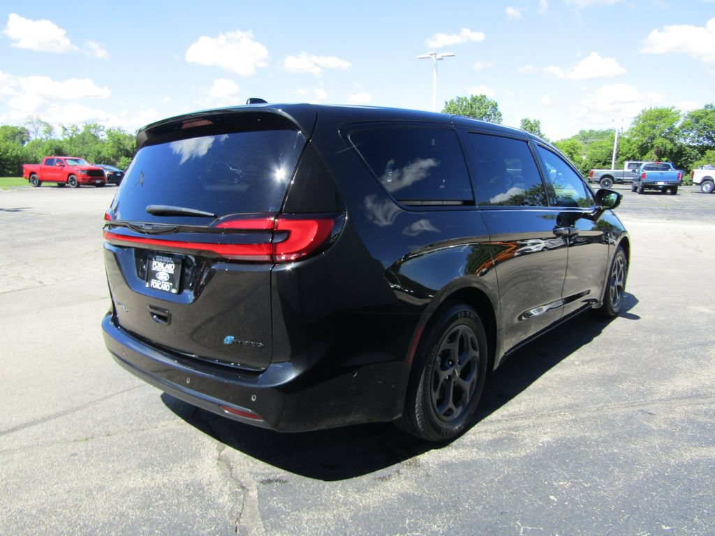 Used 2022 Chrysler Pacifica Limited w/ Uconnect Theater Family Group FWD image 6