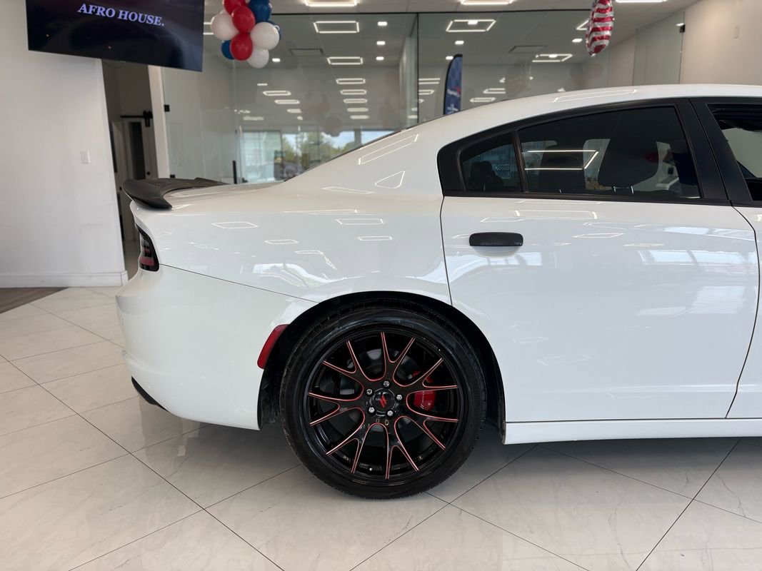 Used 2019 Dodge Charger SXT RWD image 8