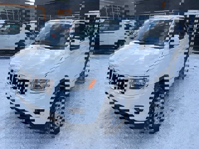 Certified 2016 Jeep Grand Cherokee Laredo w/ Quick Order Package 23E image 3