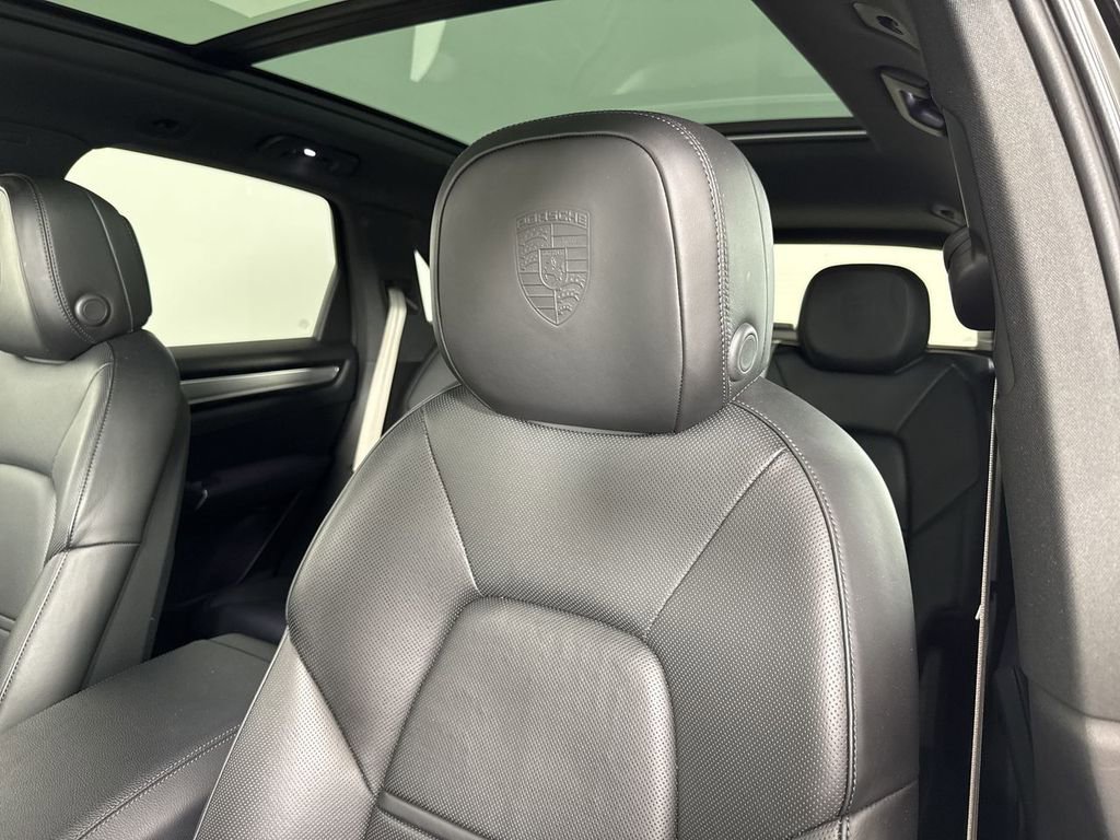 Certified 2023 Porsche Cayenne Platinum Edition image 41