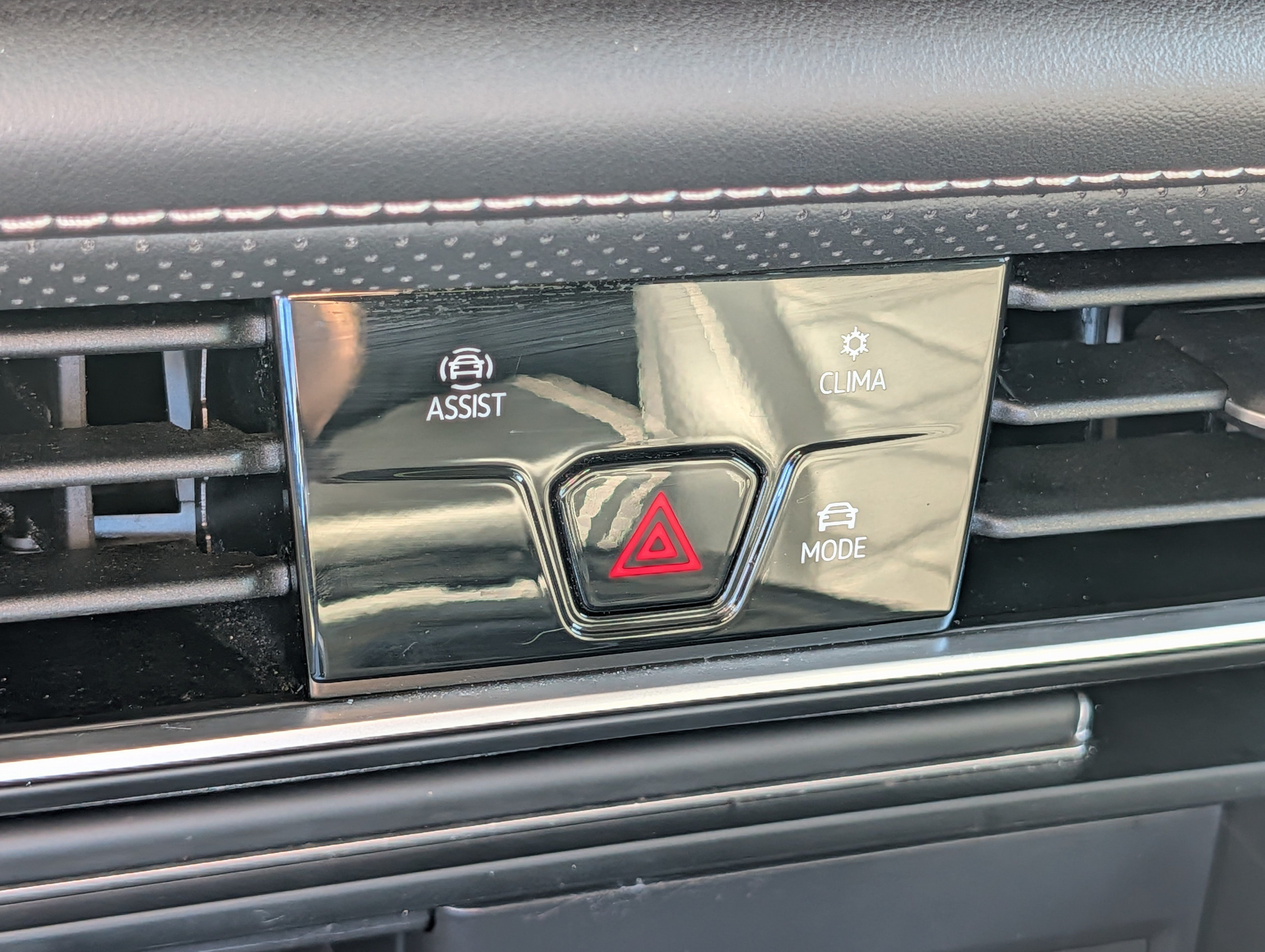 Certified 2024 Volkswagen Atlas SE AWD/4WD image 29