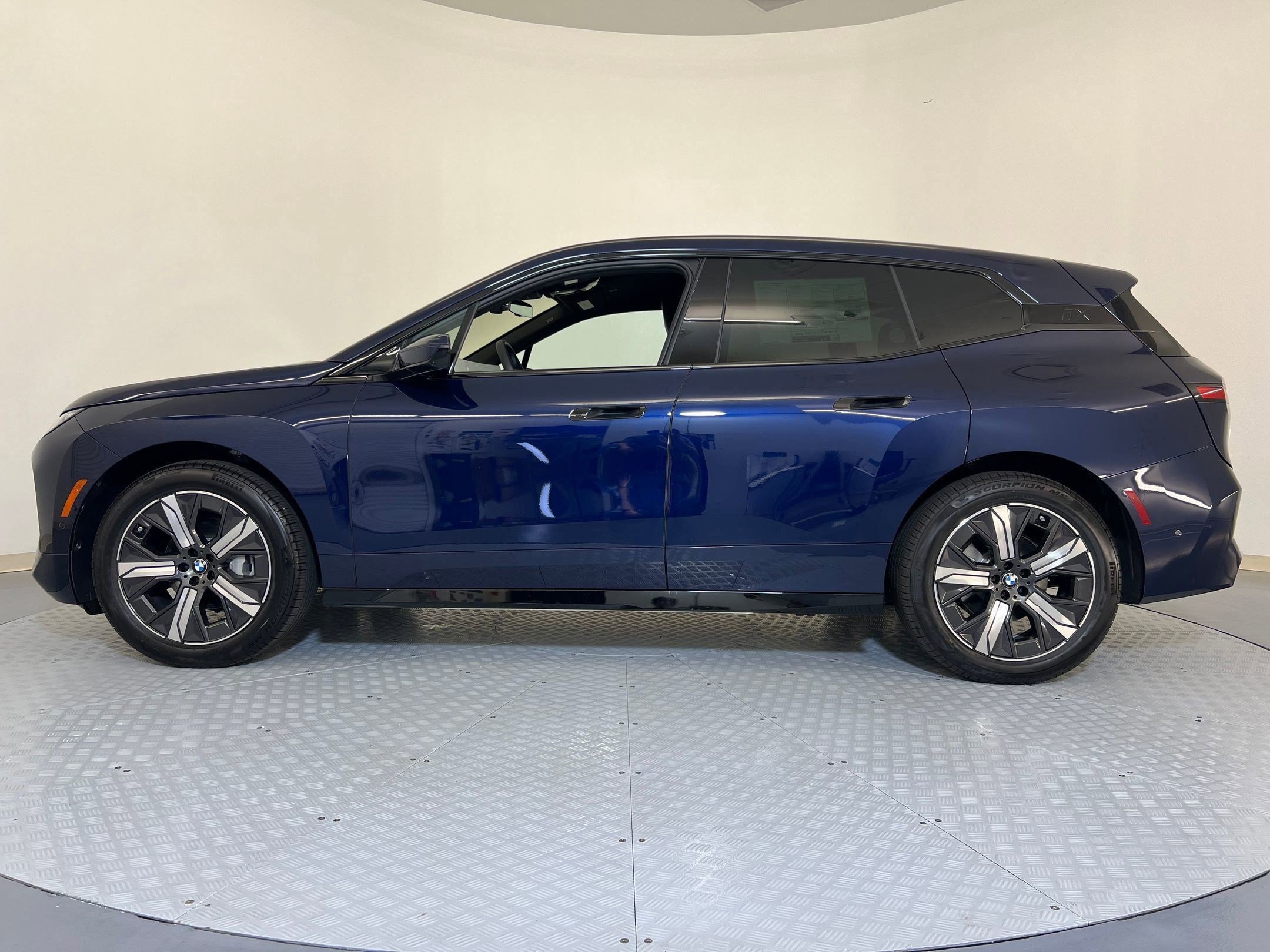 Used 2026 BMW iX xDrive45 AWD/4WD image 2