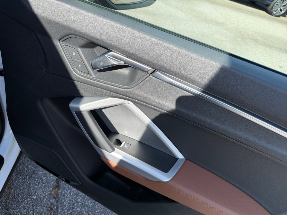 Certified 2025 Audi Q3 2.0T Premium Plus w/ Premium Plus Package image 31