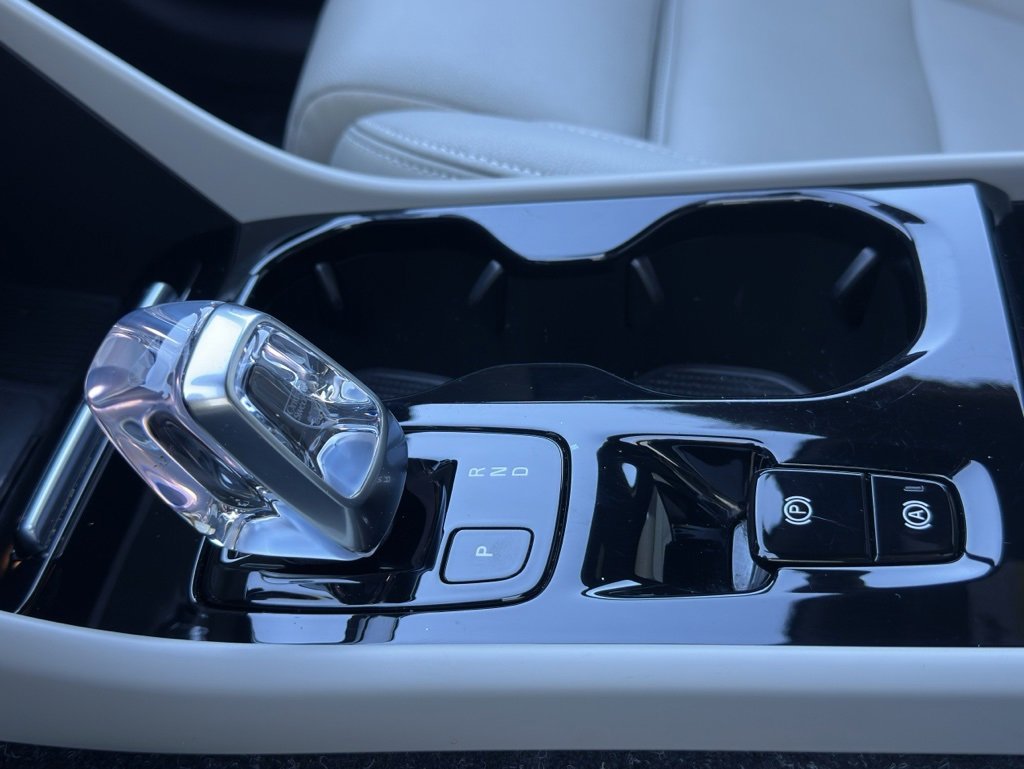 Used 2020 Volvo XC40 T4 Inscription image 43