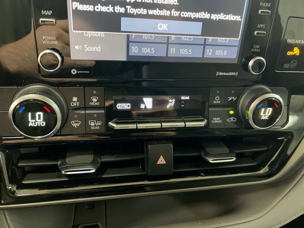 Used 2022 Toyota Highlander L FWD image 16