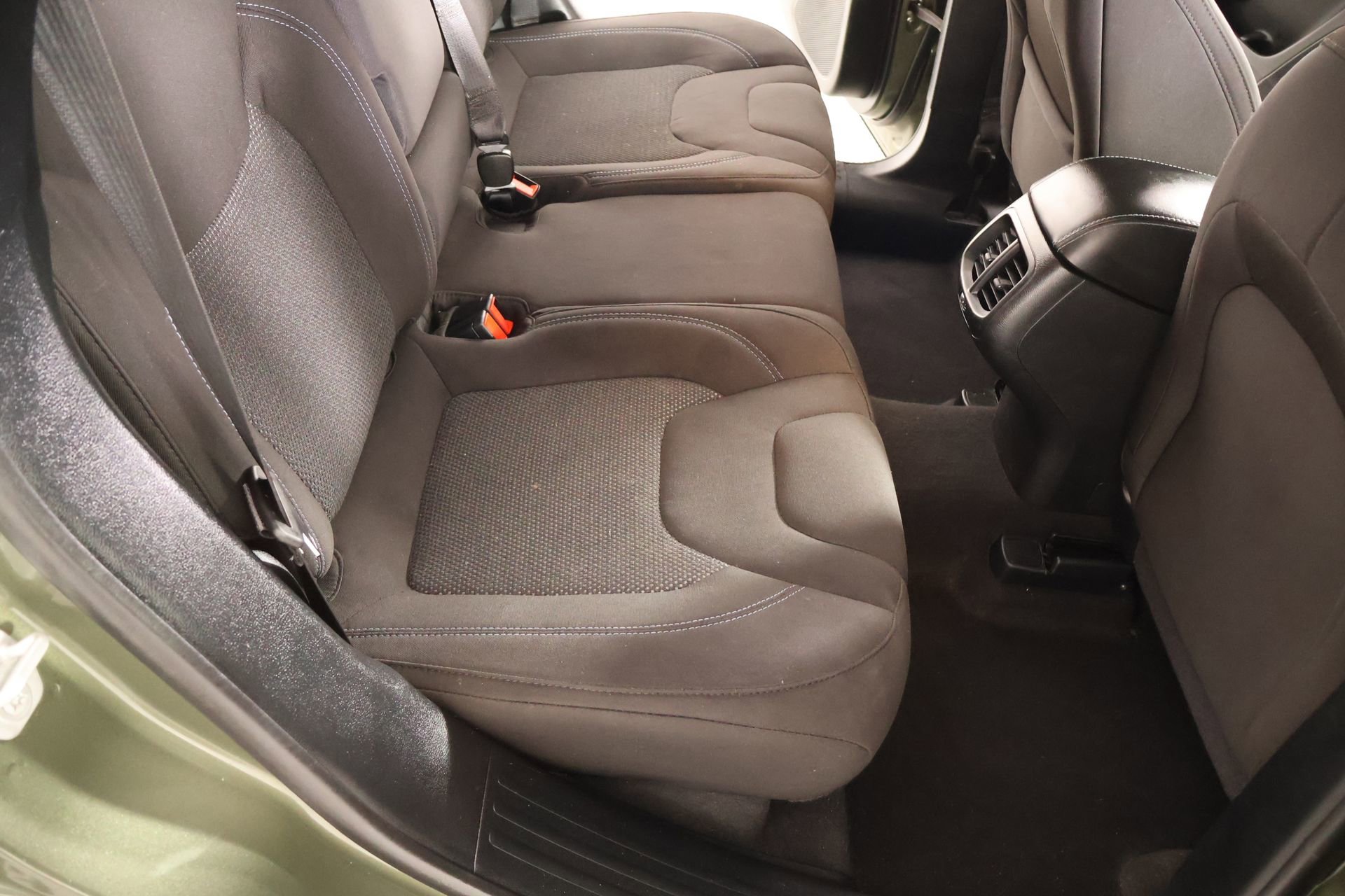 Used 2020 Jeep Cherokee Latitude FWD image 13