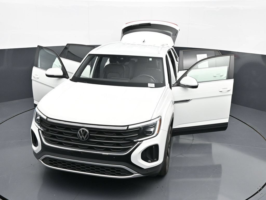 Used 2025 Volkswagen Atlas Cross Sport SE FWD image 47