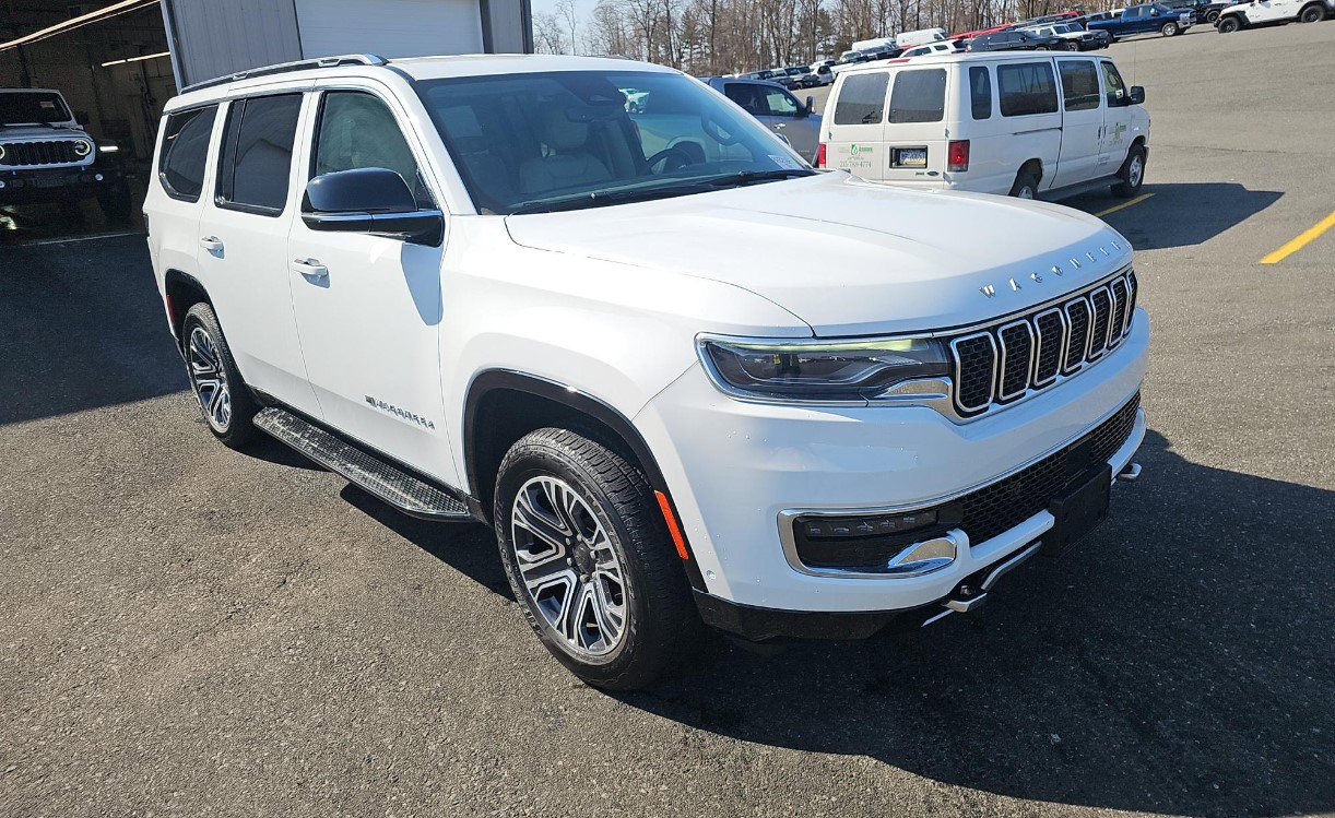 Used 2023 Jeep Wagoneer Series II w/ HD Trailer Tow Package image 2