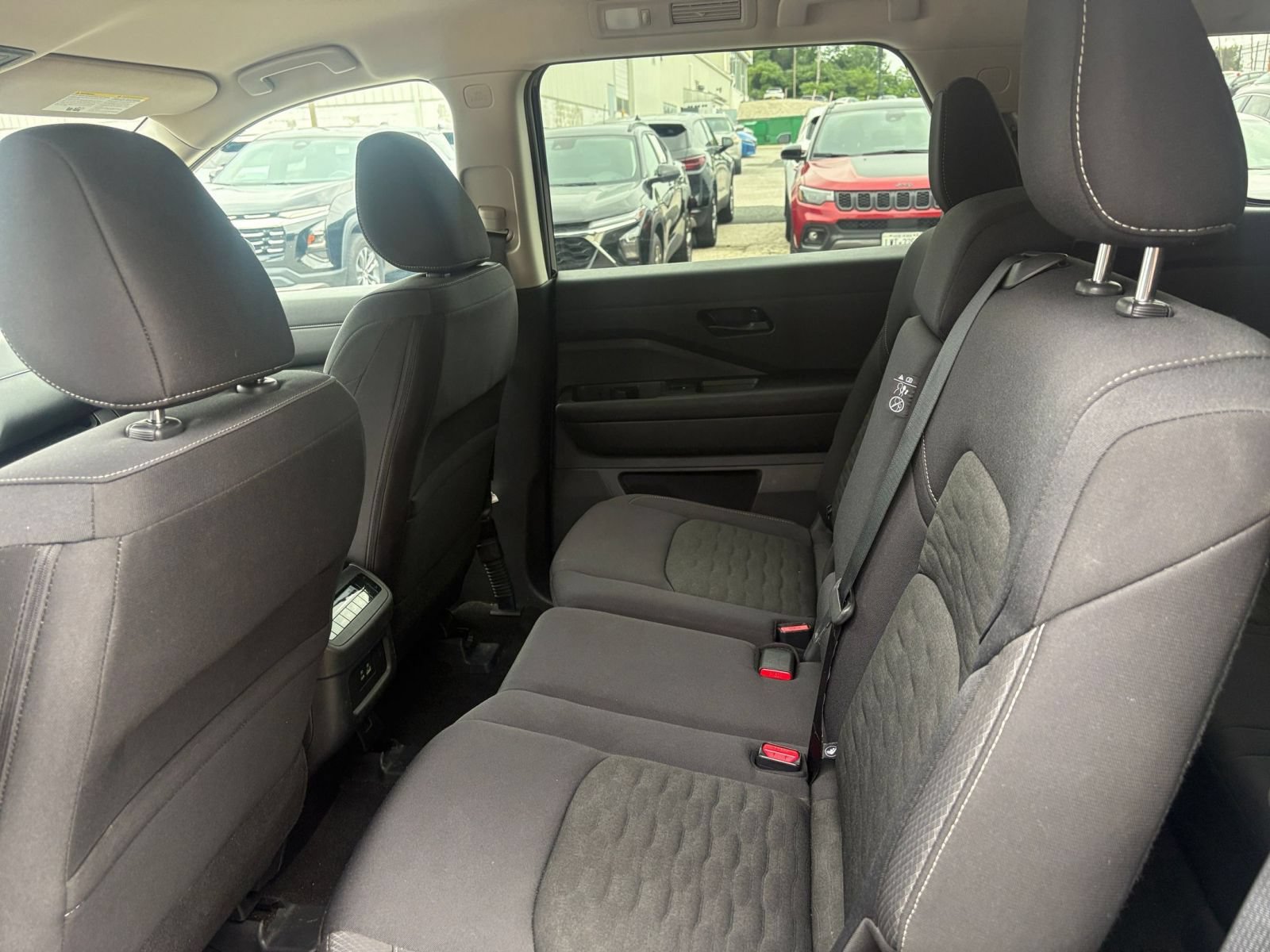 Used 2025 Nissan Pathfinder SV AWD/4WD image 18