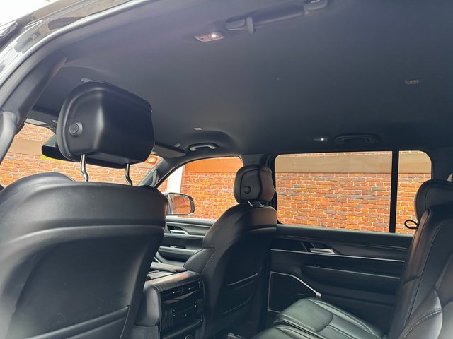 Used 2024 Jeep Wagoneer Series II w/ Flexible Seating Group image 25