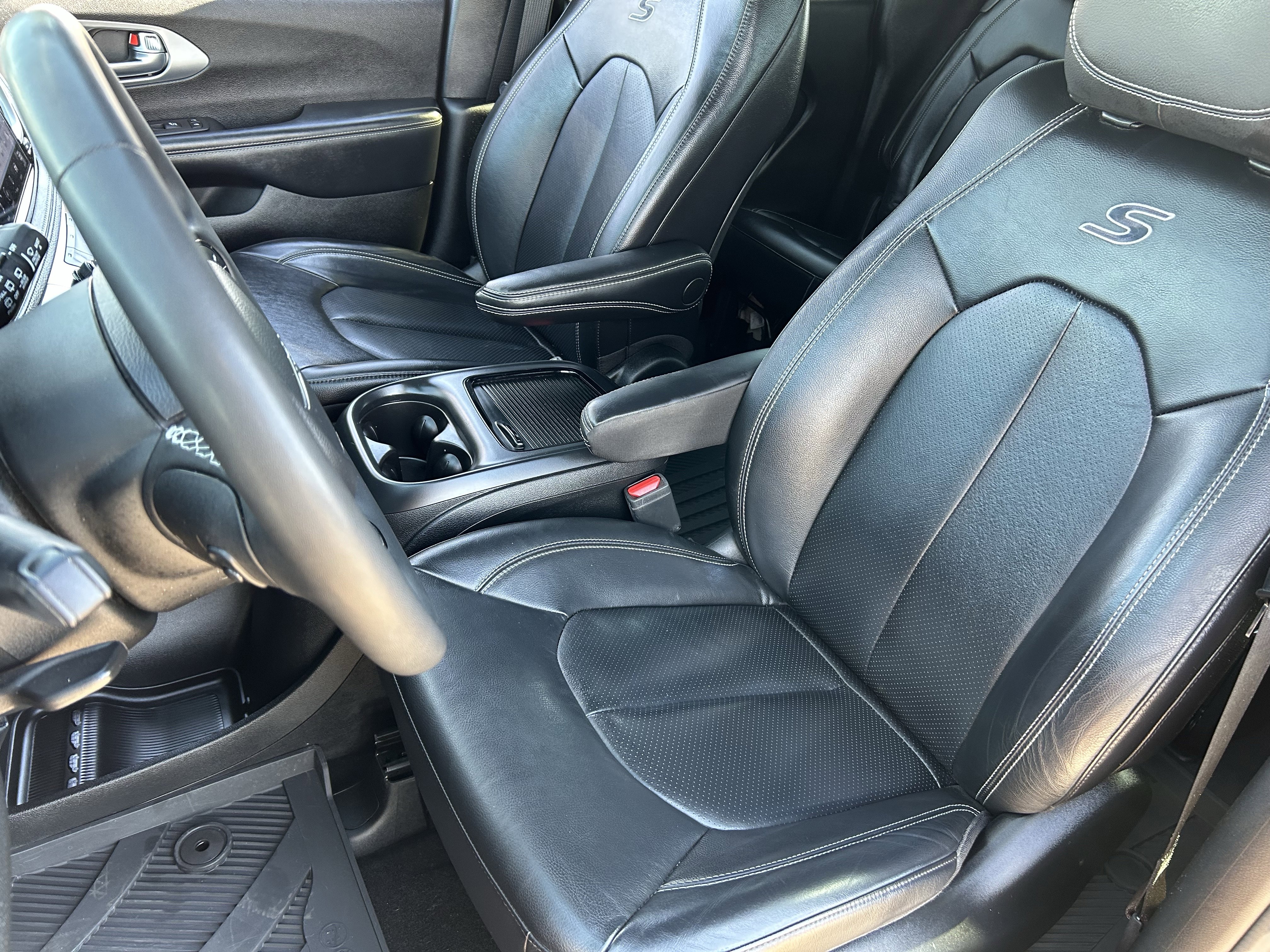 Certified 2022 Chrysler Pacifica Touring-L w/ S Appearance Package image 21