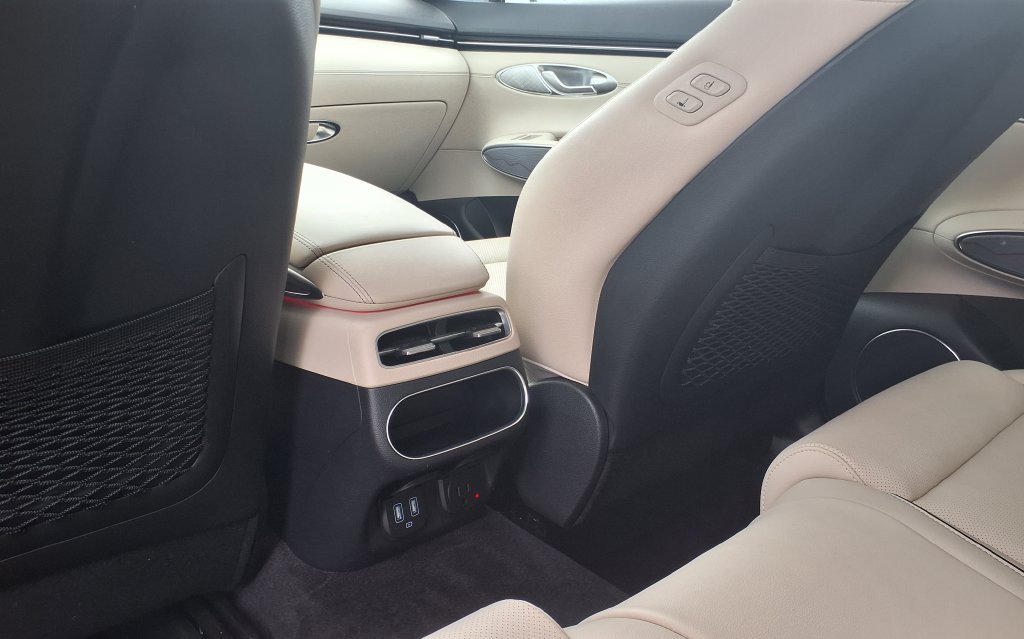 Used 2024 Genesis GV70 2.5T AWD/4WD image 19