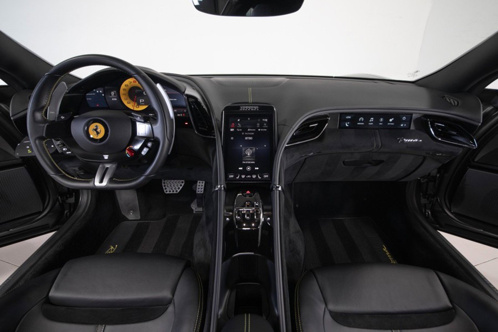 Used 2021 Ferrari Roma RWD image 23