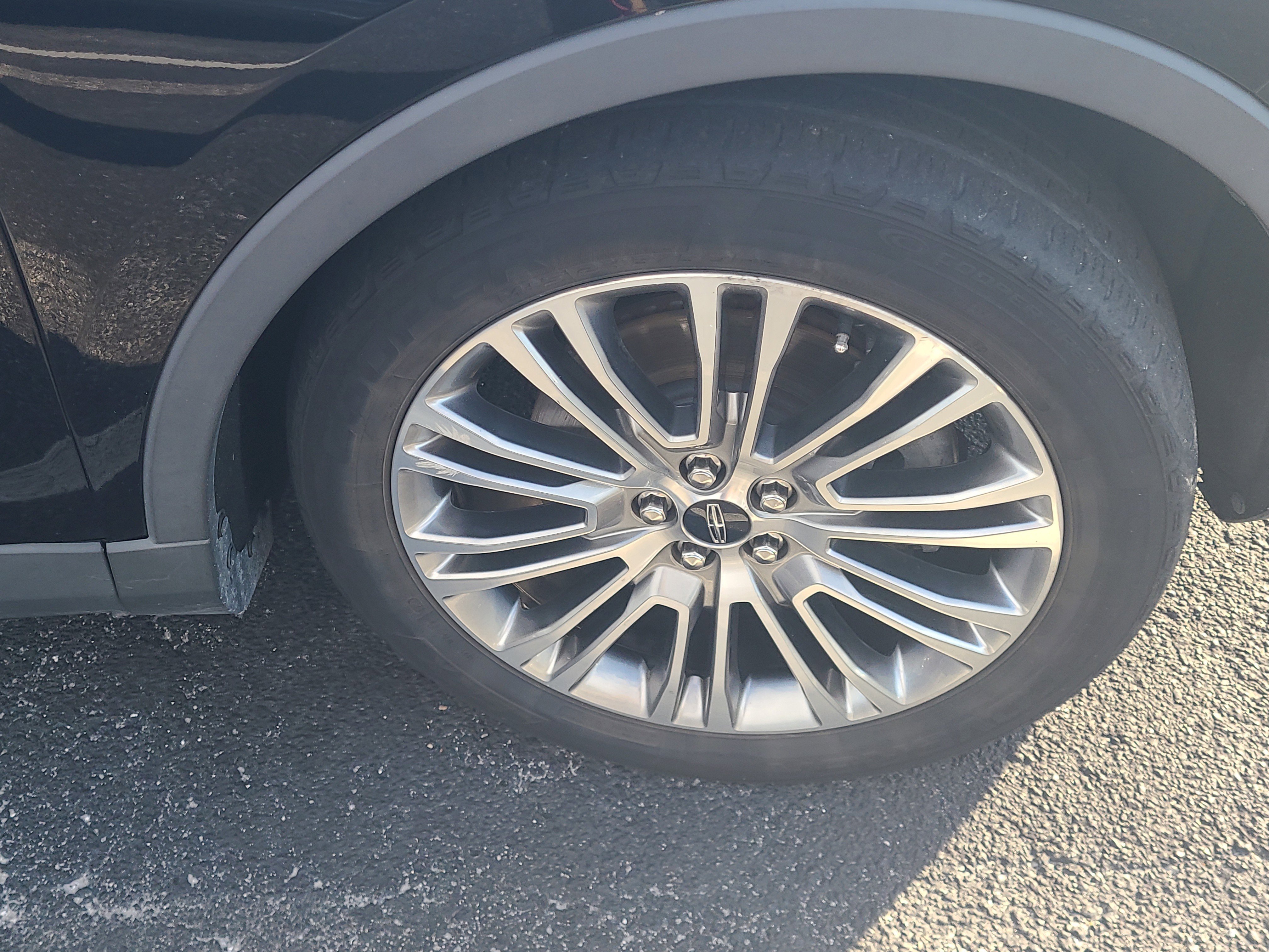 Used 2016 Lincoln MKX Reserve w/ Driver Assistance Package image 5