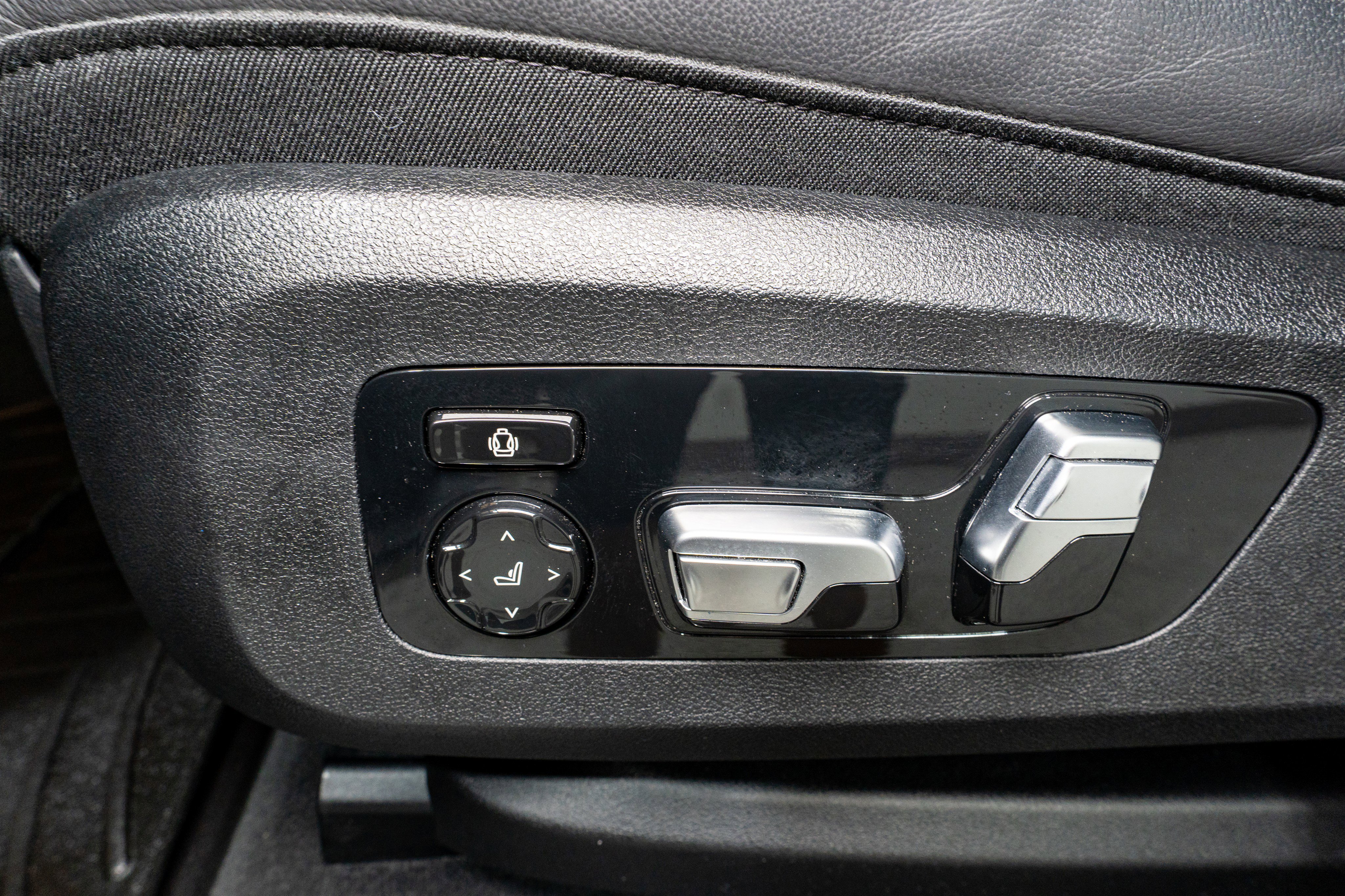 Used 2022 BMW X5 xDrive40i w/ M Sport Package image 17