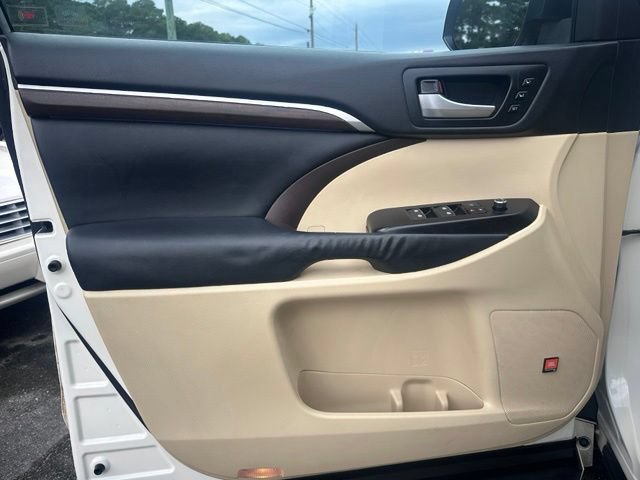 Used 2014 Toyota Highlander Limited Platinum FWD image 14