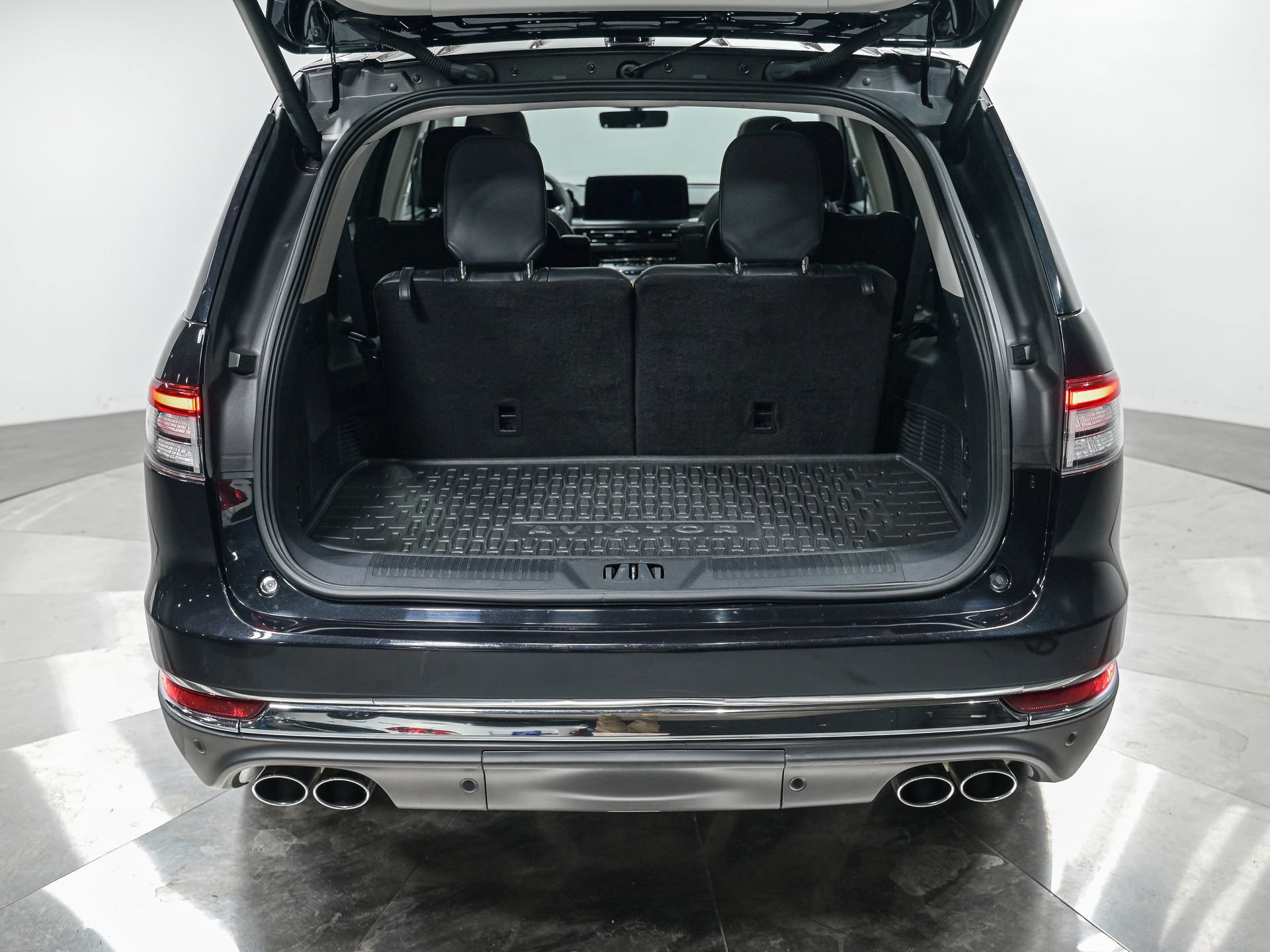 Used 2025 Lincoln Aviator AWD image 6