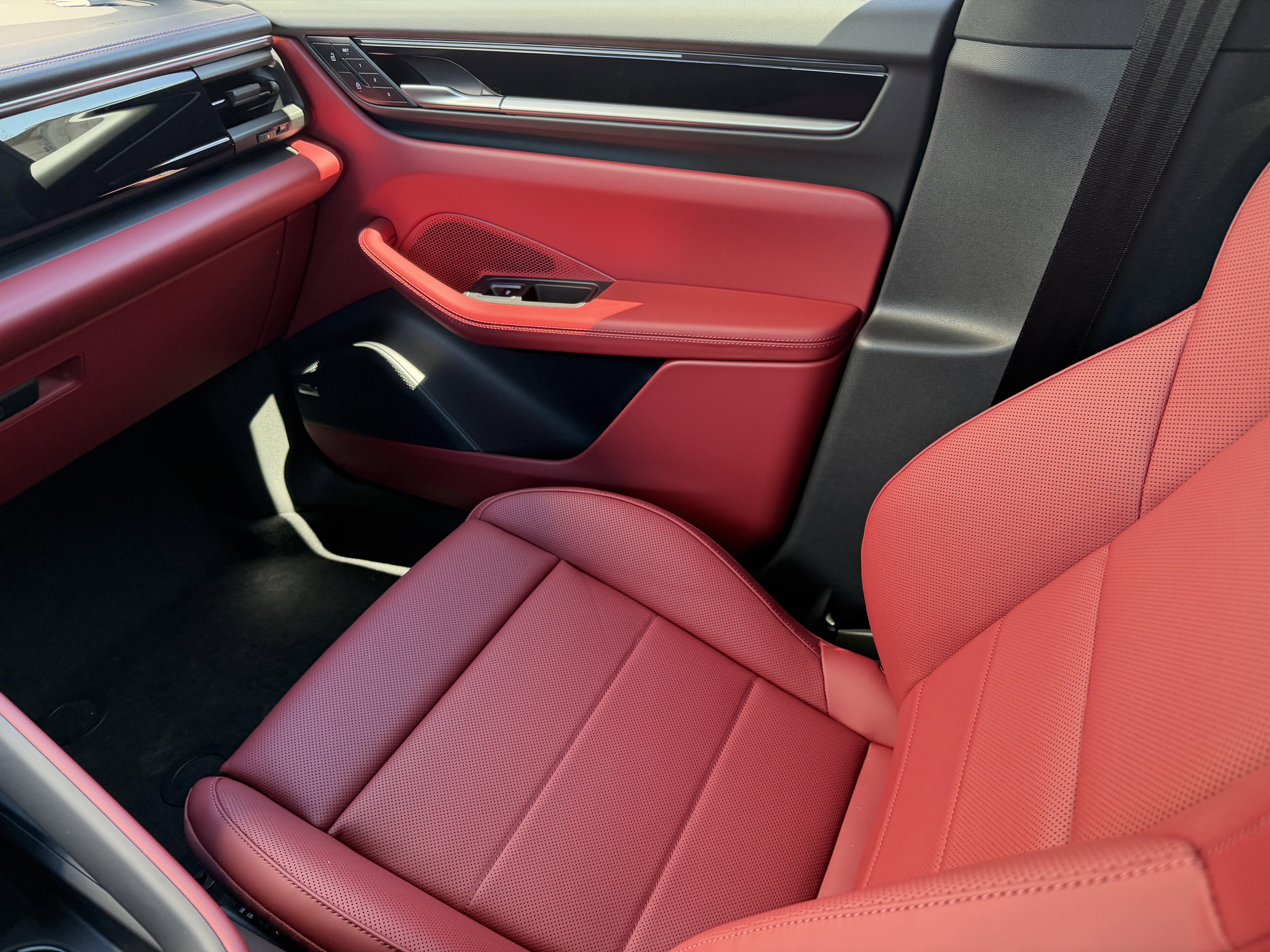 New 2026 Porsche Macan Electric image 19