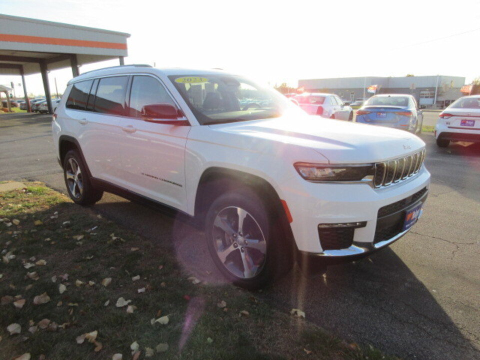 Used 2023 Jeep Grand Cherokee L Limited w/ Trailer Tow Group (B) image 3