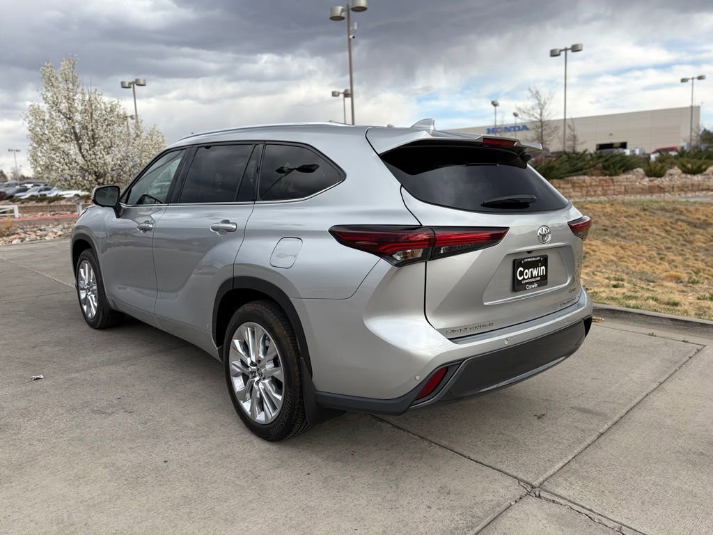 Used 2024 Toyota Highlander Limited AWD/4WD image 10