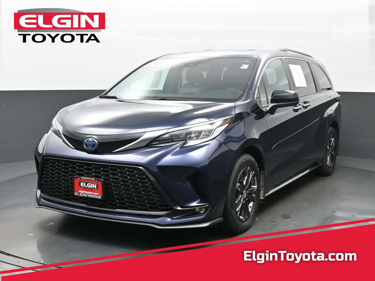Used 2024 Toyota Sienna XSE AWD/4WD image 1