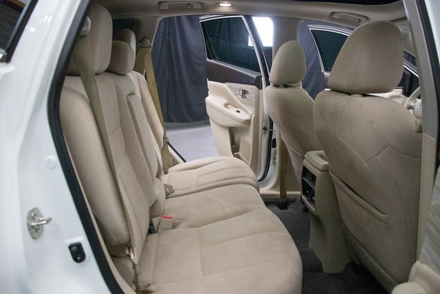 Used 2018 Nissan Murano SV w/ Premium Package image 16