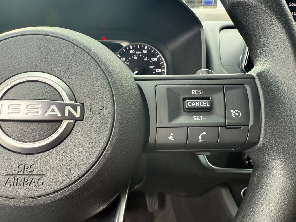 Used 2023 Nissan Rogue S image 20
