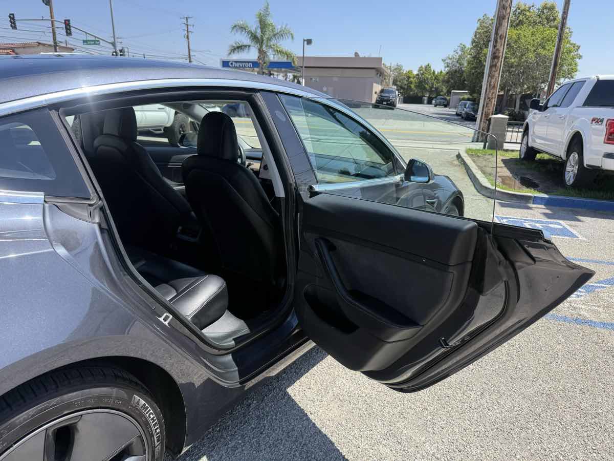 Used 2018 Tesla Model 3 Long Range image 36