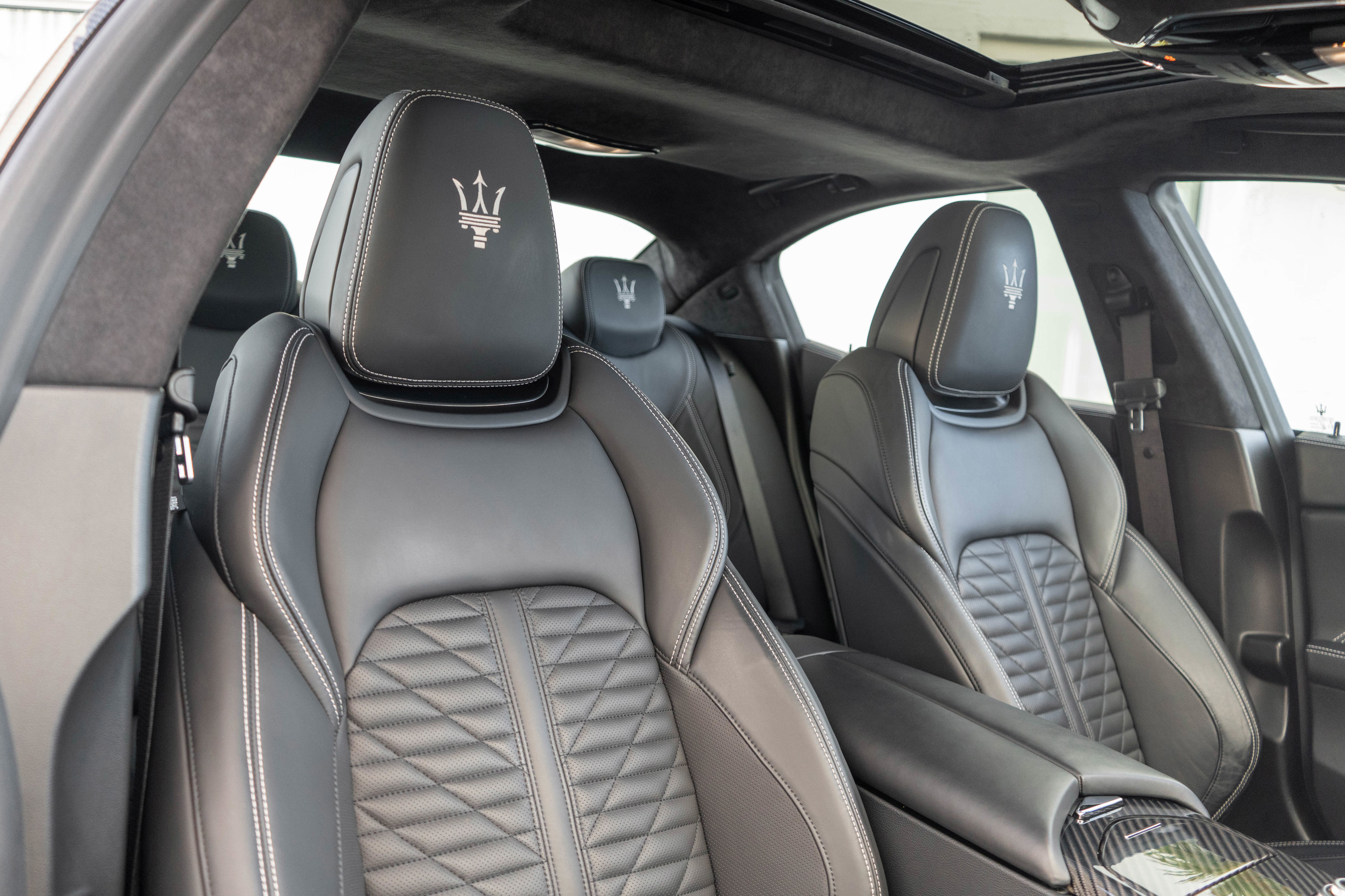 Used 2022 Maserati Ghibli Trofeo image 28