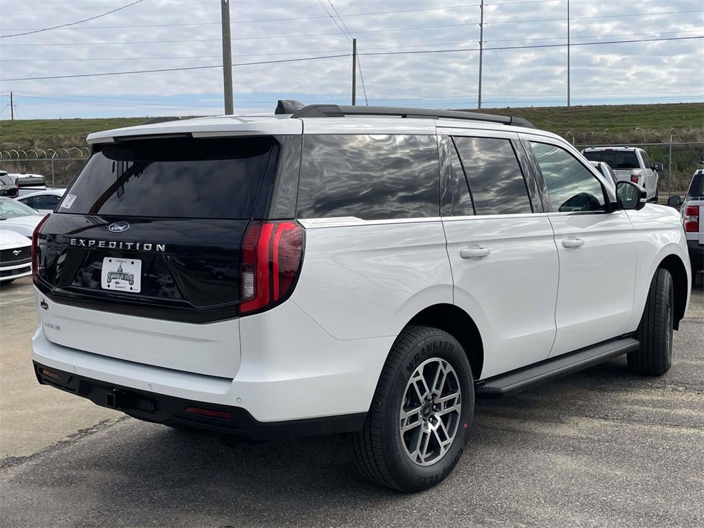 New 2026 Ford Expedition Active image 3