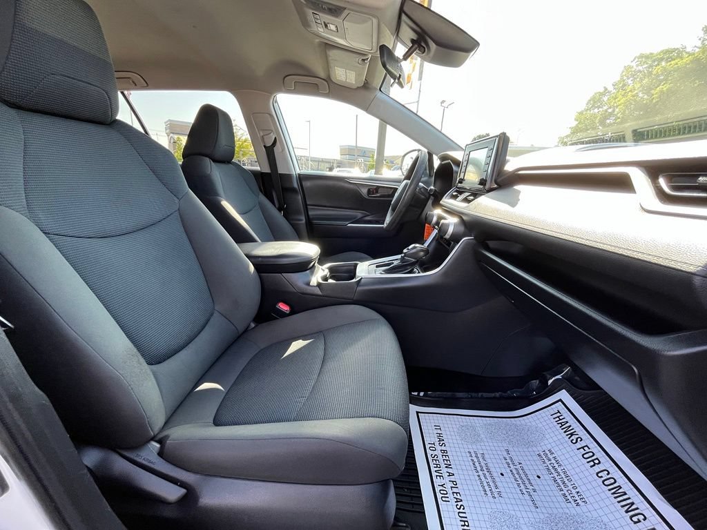 Used 2021 Toyota RAV4 LE FWD image 28
