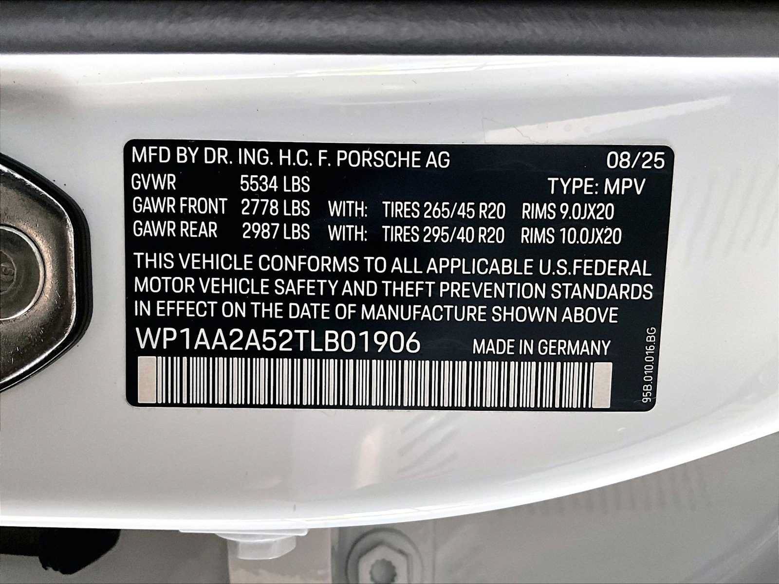 Used 2026 Porsche Macan AWD/4WD image 35