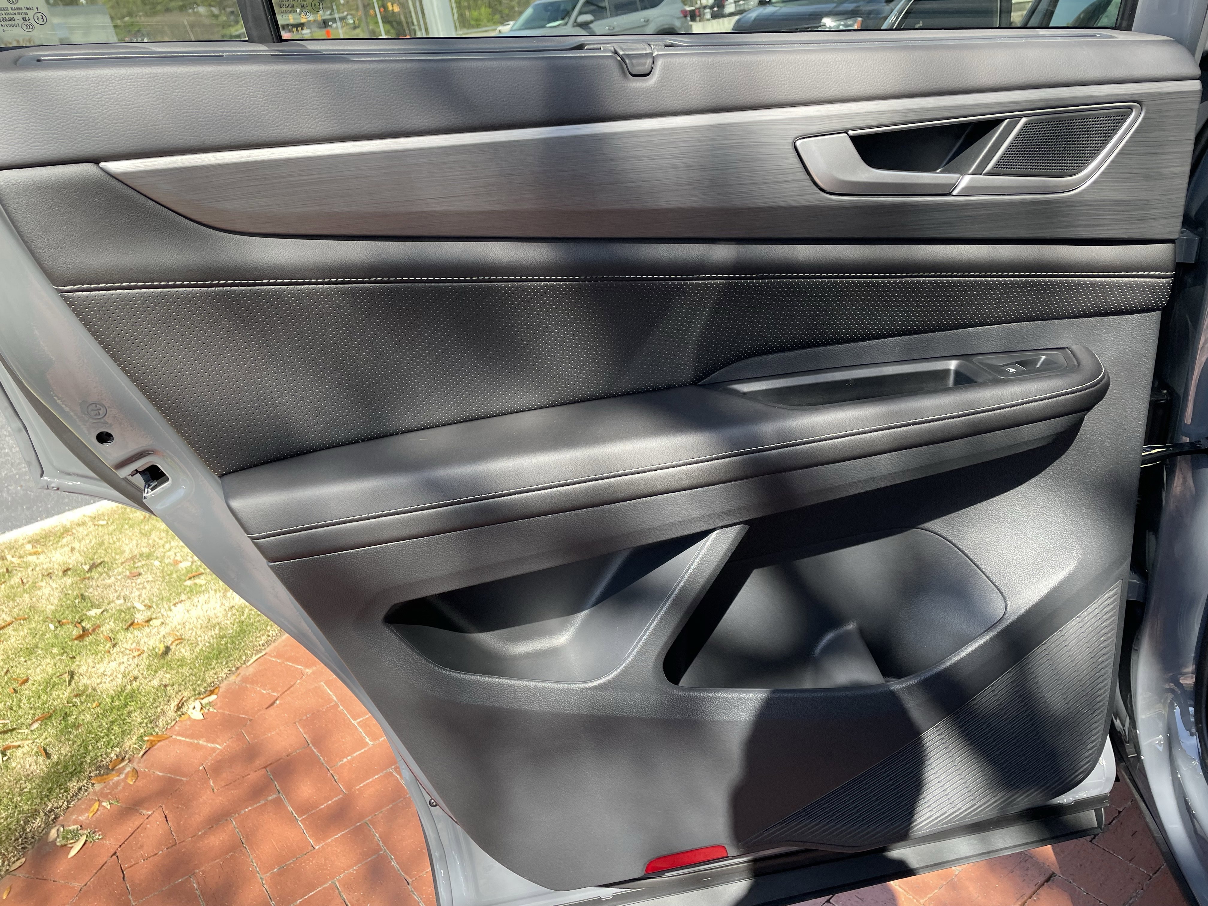 New 2026 Volkswagen Atlas Cross Sport SE image 11