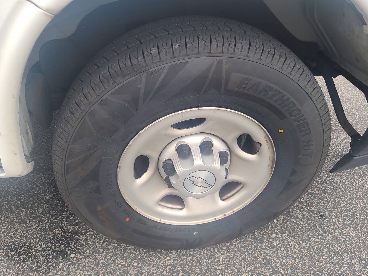 Used 2018 Chevrolet Express 2500 RWD image 9