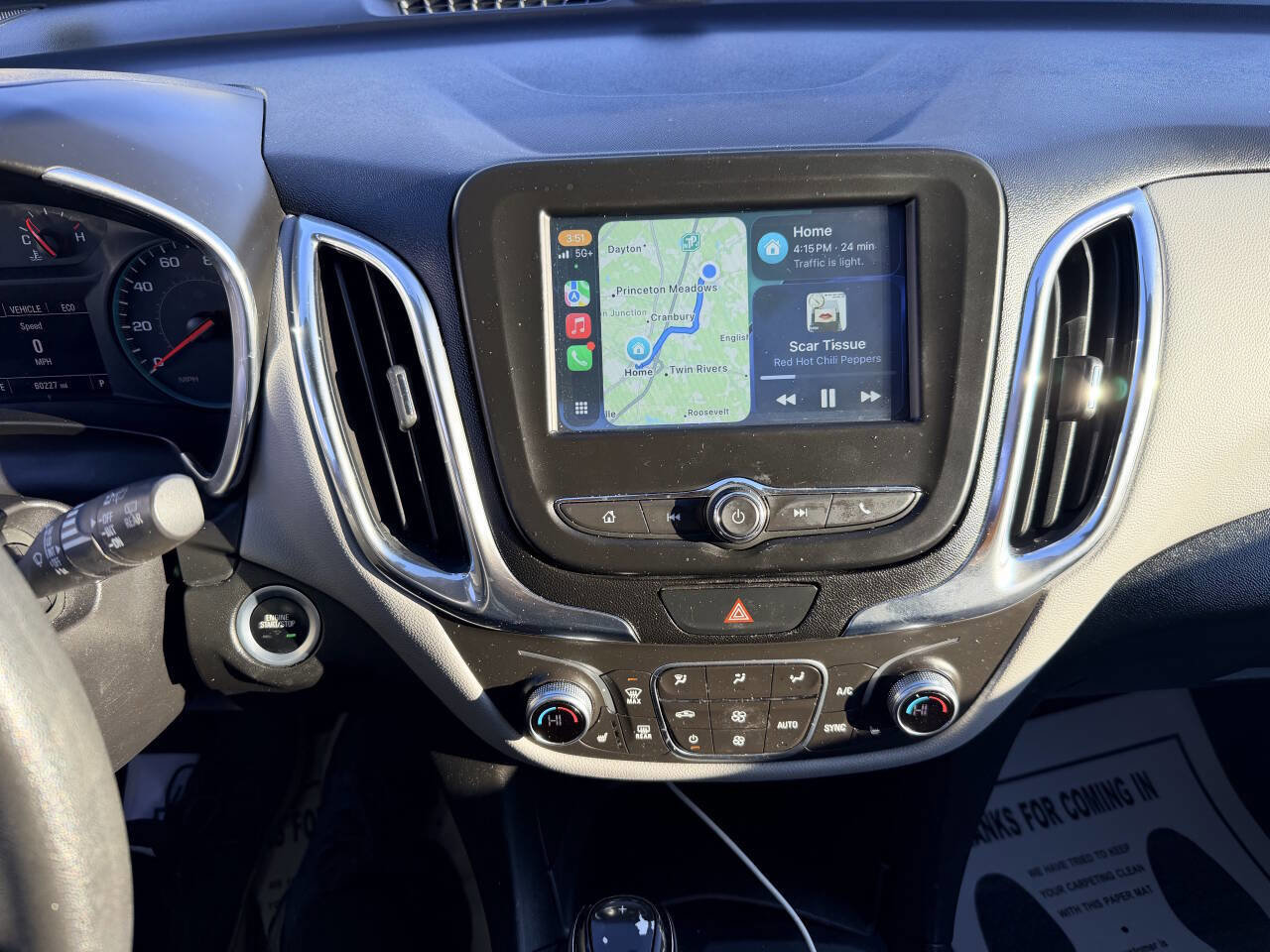 Used 2018 Chevrolet Equinox LT FWD image 25
